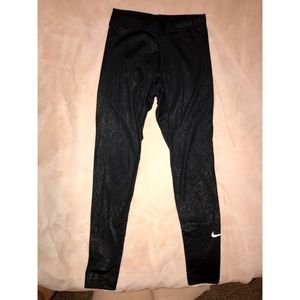 Nike pro dri-FIT warm patterned black leggings